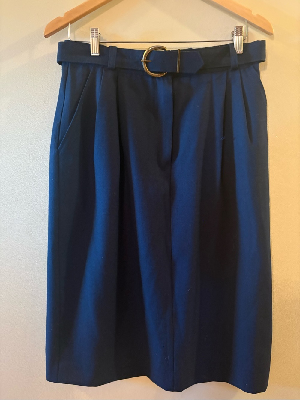 Sport Collection, Vintage,80’s, Midi Skirt with Gold Buckle, Vintage Sz 14. - Picture 2 of 10